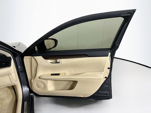 Used 2013 Lexus ES 350 w/ Luxury Pkg FWD image 32