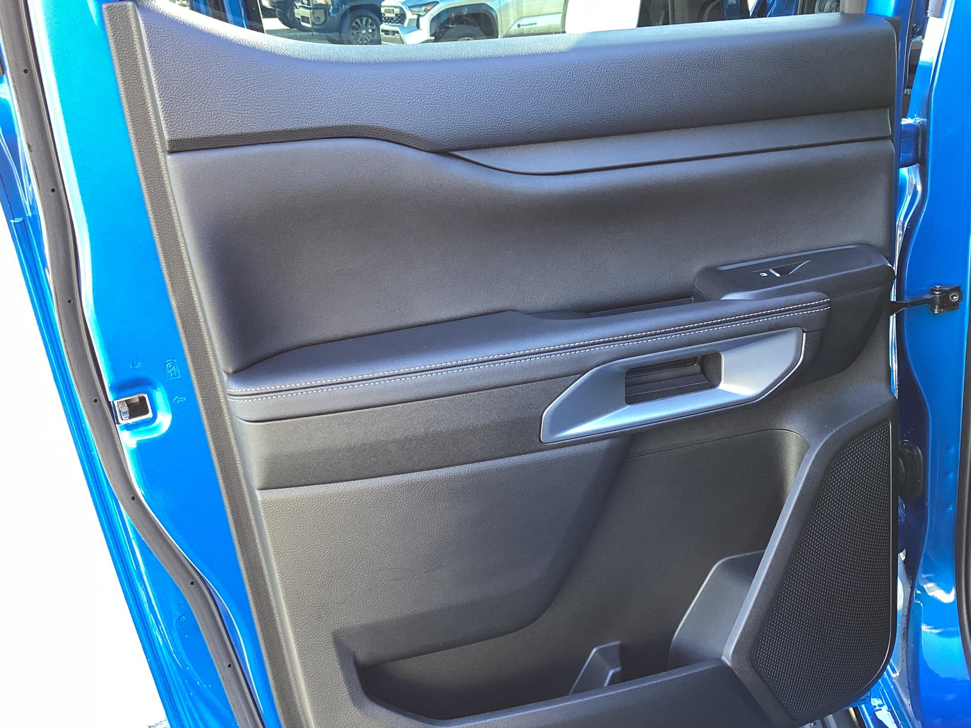Used 2025 Ford Ranger Lariat w/ FX4 Off-Road Package AWD/4WD image 26