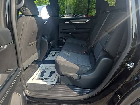 New 2025 GMC Acadia Elevation image 18