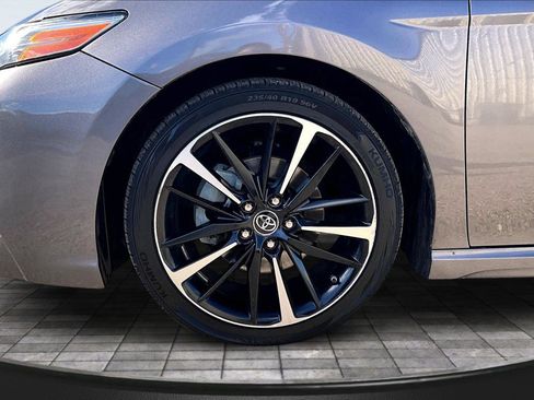 Used 2019 Toyota Camry XSE image 9