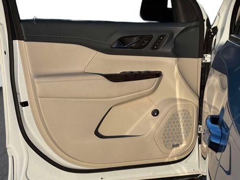 Used 2023 GMC Acadia Denali w/ Denali Technology Package image 19