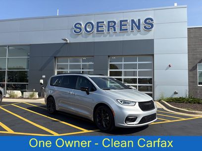 Used 2026 Chrysler Pacifica Limited w/ S Appearance Package
