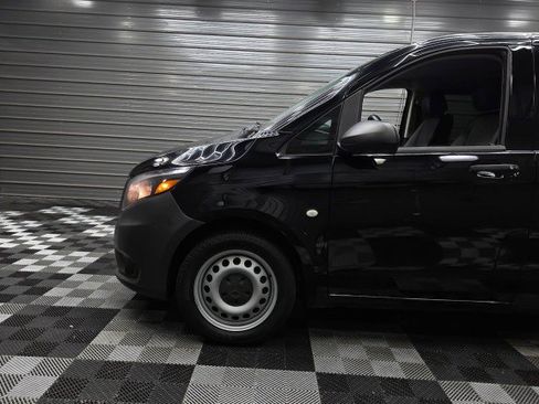 Used 2018 Mercedes-Benz Metris Passenger image 36