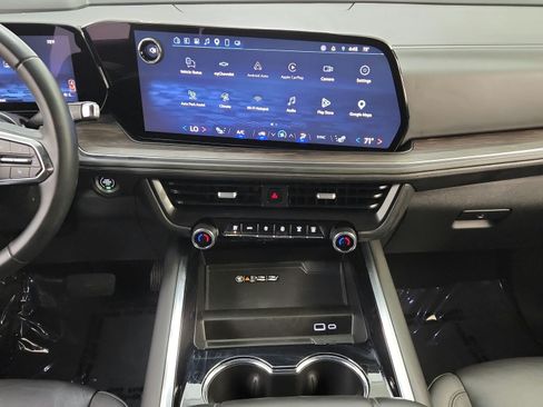 Used 2025 Chevrolet Suburban Z71 AWD/4WD image 24