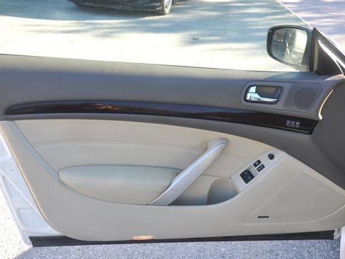 Used 2011 INFINITI G37 Journey w/ Premium Pkg image 11