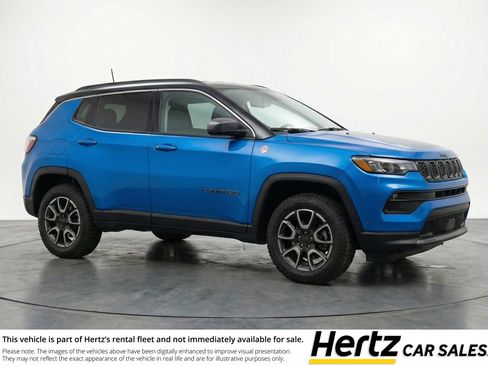 Used 2025 Jeep Compass Trailhawk AWD/4WD image 1