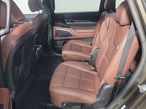 Used 2024 Kia Telluride SX w/ Towing Package FWD image 15