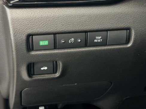 Used 2024 Nissan Sentra SV FWD image 17