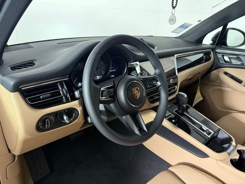 New 2025 Porsche Macan S image 4
