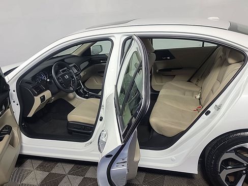Certified 2017 Honda Accord EX image 15