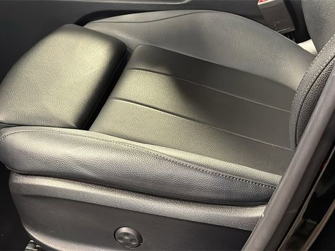 Used 2021 Mercedes-Benz GLB 250 4MATIC image 26