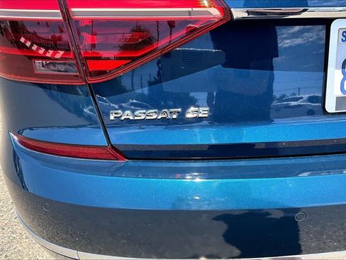 Used 2018 Volkswagen Passat 2.0T SE FWD image 9