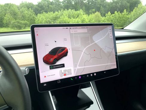 Used 2021 Tesla Model Y Long Range AWD/4WD image 15