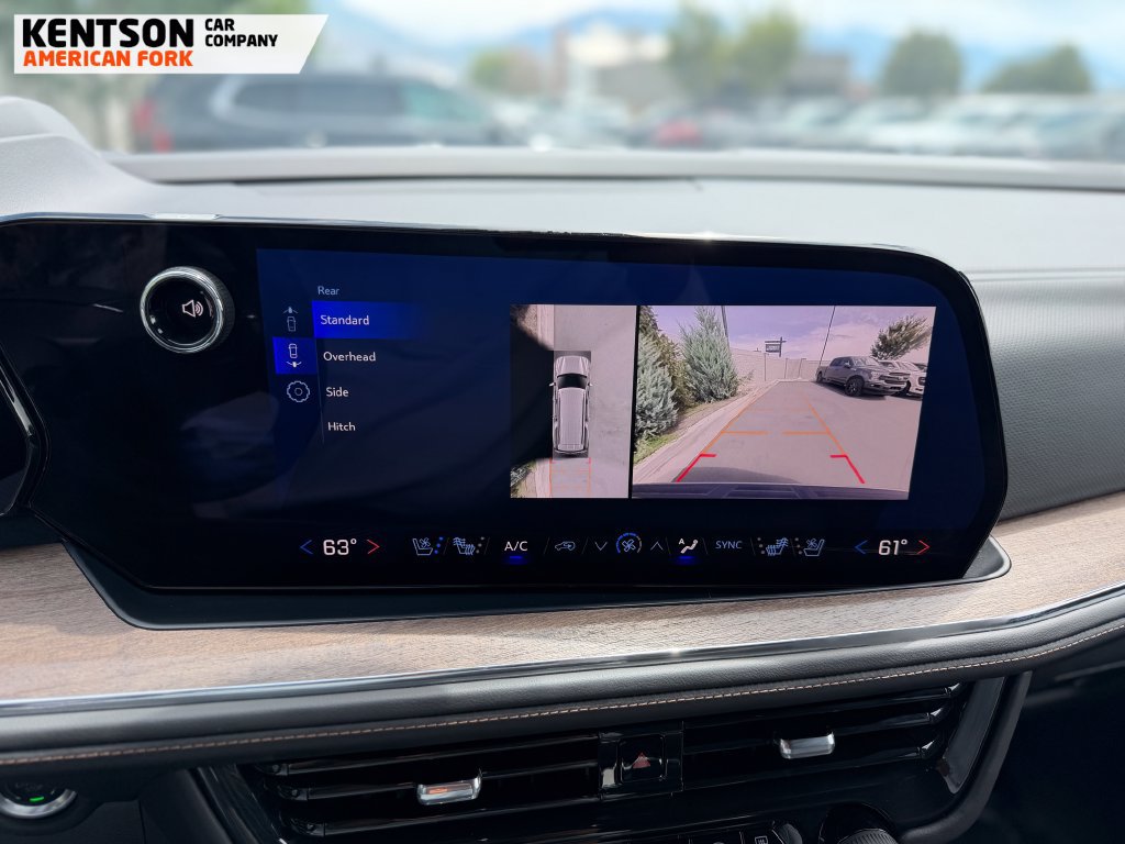 Used 2025 Chevrolet Suburban High Country AWD/4WD image 25