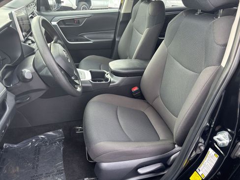 Used 2025 Toyota RAV4 LE image 32
