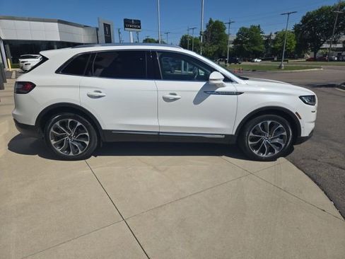 Used 2021 Lincoln Nautilus Reserve FWD image 2