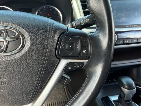 Used 2018 Toyota Highlander XLE AWD/4WD image 26
