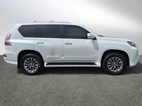 Used 2015 Lexus GX 460 w/ Premium Package image 2