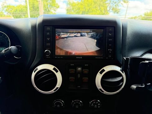 Used 2015 Jeep Wrangler Unlimited Sahara AWD/4WD image 31