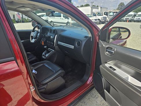 Used 2017 Jeep Compass Latitude AWD/4WD image 26