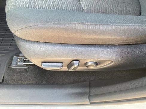 Used 2021 Toyota RAV4 XLE w/ Convenience Package image 18