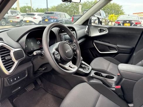 Used 2025 Kia Soul LX w/ LX Technology Package FWD image 26