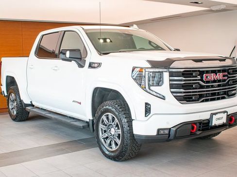 Used 2024 GMC Sierra 1500 AT4 w/ Technology Package AWD/4WD image 5