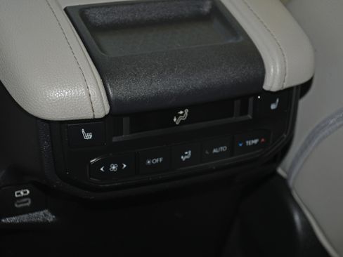 Used 2024 Toyota Grand Highlander Limited image 19