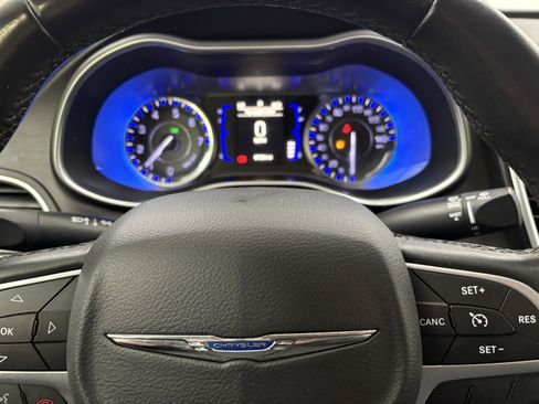 Used 2015 Chrysler 200 Limited w/ Convenience Group image 28