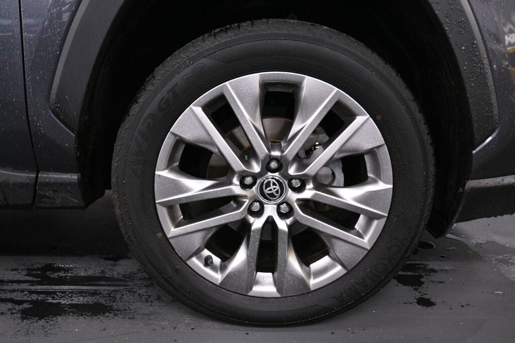 Used 2023 Toyota RAV4 XLE Premium AWD/4WD image 31