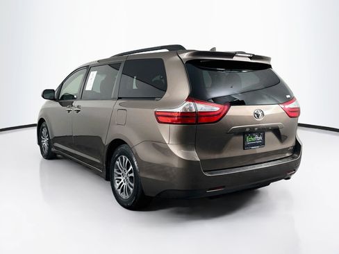 Used 2018 Toyota Sienna XLE FWD image 5