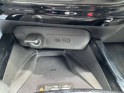 Used 2024 Chevrolet Trax RS w/ Sunroof Package FWD image 25