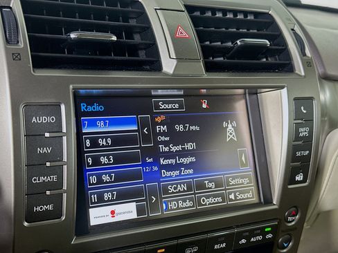 Used 2018 Lexus GX 460 Premium w/ Premium Package image 21