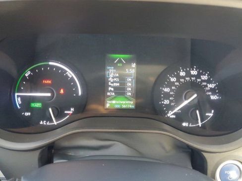 Used 2023 Toyota Sienna XLE FWD image 25