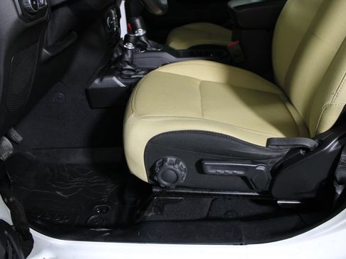 Used 2019 Jeep Wrangler Unlimited Sport S image 9