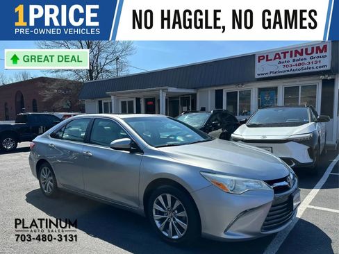 Used 2015 Toyota Camry XLE w/ Moonroof Package image 1
