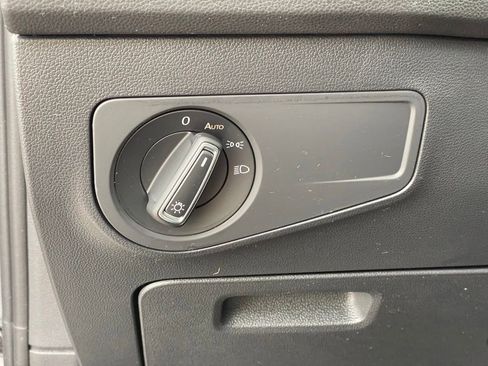 Used 2023 Volkswagen Tiguan SE w/ Panoramic Sunroof Package image 16