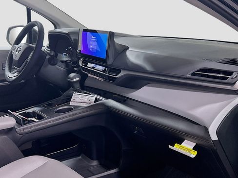 New 2026 Toyota Sienna XLE FWD image 28