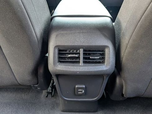 Used 2020 Chevrolet Equinox LT image 17