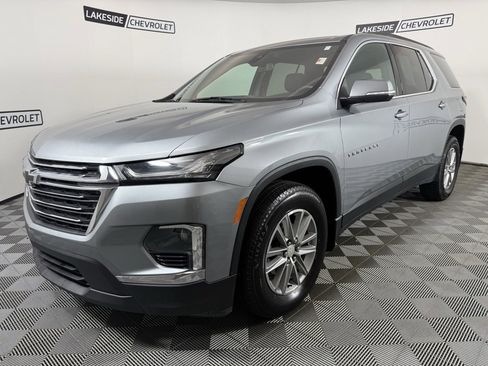 Used 2023 Chevrolet Traverse LT image 2