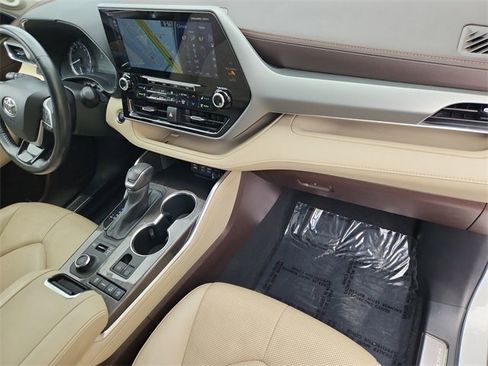 Used 2022 Toyota Highlander Platinum image 29