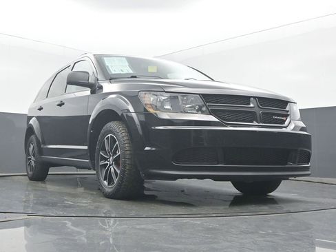 Used 2017 Dodge Journey SE w/ Flexible Seating Group image 54