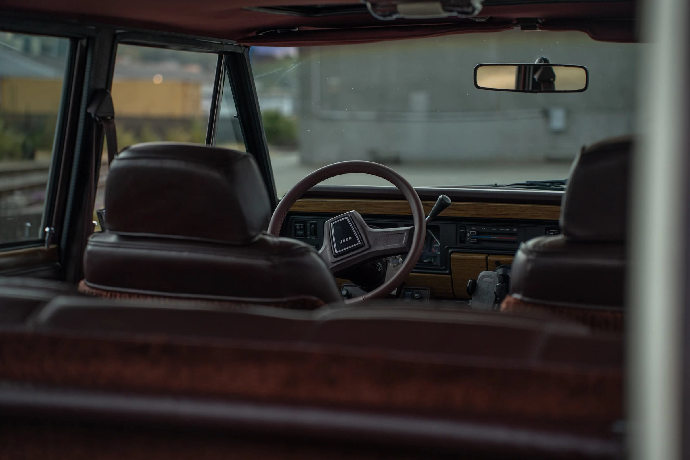 Used 1987 Jeep Grand Wagoneer AWD/4WD image 25