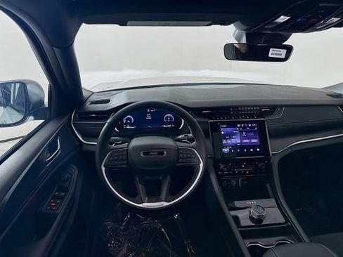 New 2025 Jeep Grand Cherokee L Laredo image 22