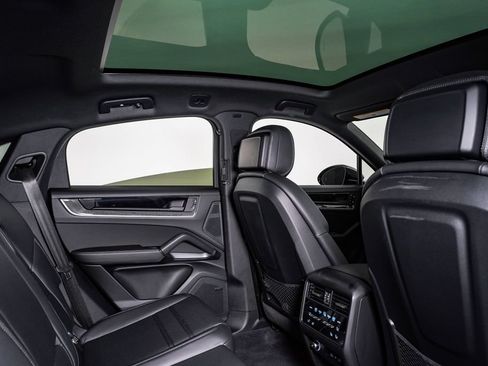 Certified 2026 Porsche Cayenne Coupe AWD/4WD image 16