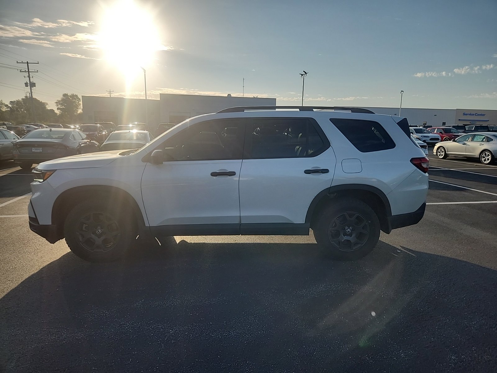 Used 2025 Honda Pilot TrailSport image 3