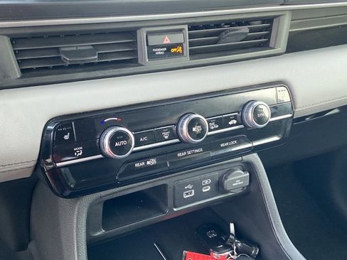 Used 2025 Honda Pilot Touring image 39