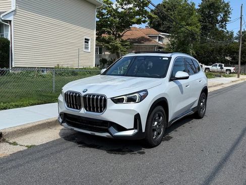 Used 2025 BMW X1 xDrive28i AWD/4WD image 3