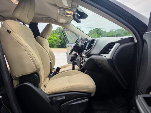 Used 2015 Jeep Cherokee Latitude FWD image 31