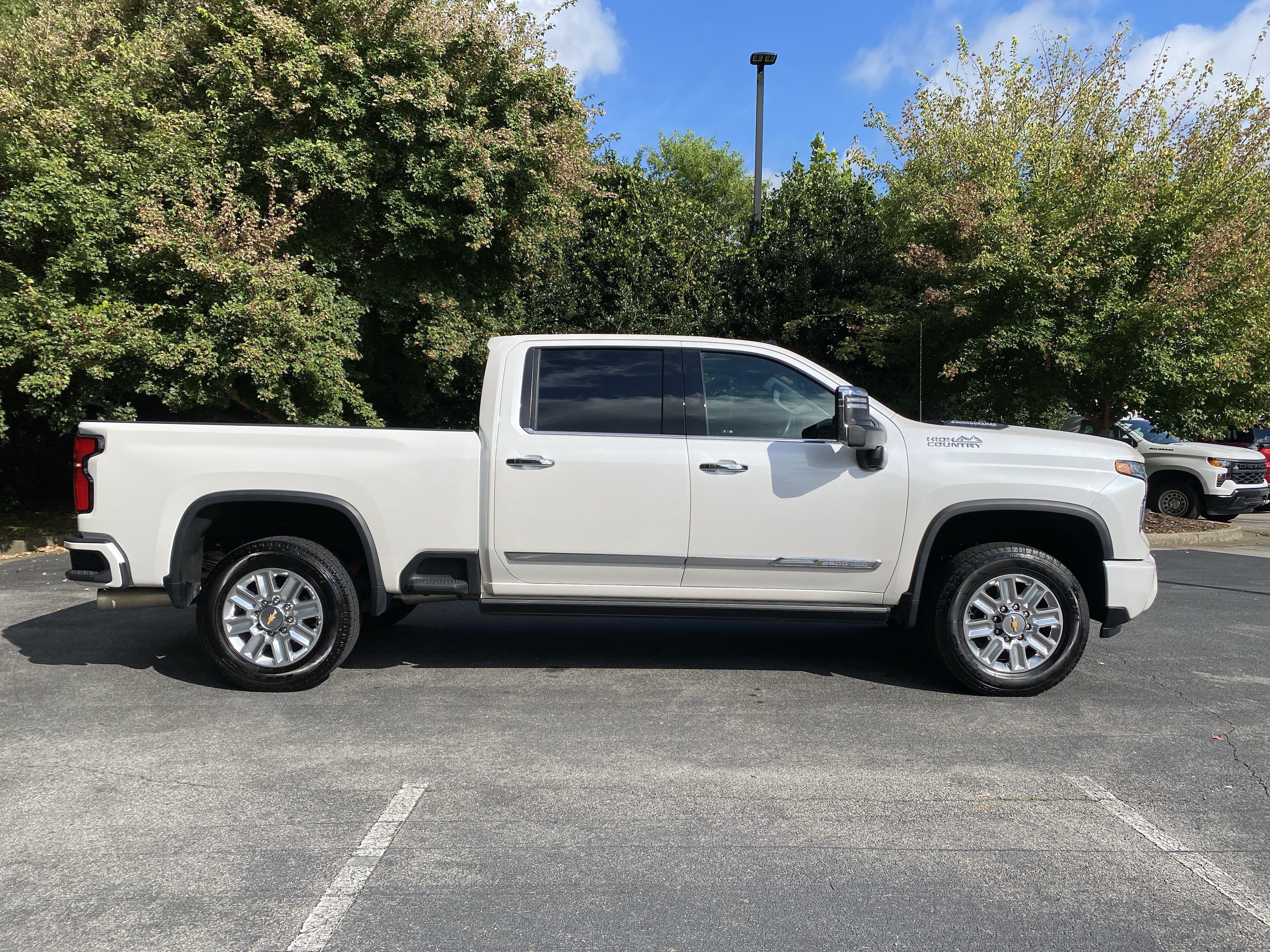 Used 2024 Chevrolet Silverado 2500 High Country w/ High Country Premium Package AWD/4WD image 10